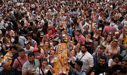Des millions de personnes se rendent à Munich à l’ouverture d’Oktoberfest - ảnh 1