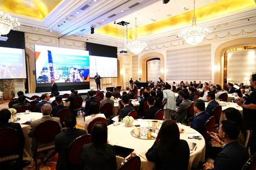Plus de 150 investisseurs étrangers à la conférence 2023 de VinaCapital - ảnh 1