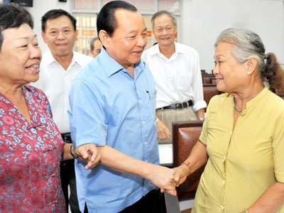 Parteisekretär von Ho Chi Minh Stadt trifft Wähler im Stadtbezirk Nummer 5 - ảnh 1