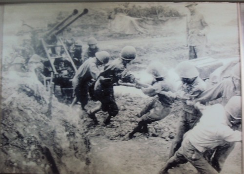 Ausstellung “40 Jahre Luftsieg – Hanoi Dien Bien Phu” - ảnh 1