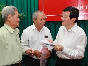 Staatspräsident Sang trifft Wähler im Stadtviertel 1 in Ho Chi Minh Stadt - ảnh 1