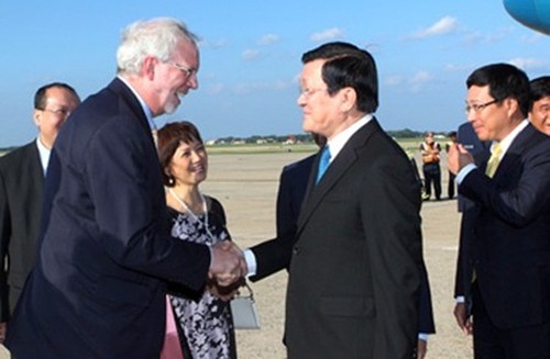 Staatspräsident Sang trifft Mitarbeiter der vietnamesischen Botschaft in den USA - ảnh 1