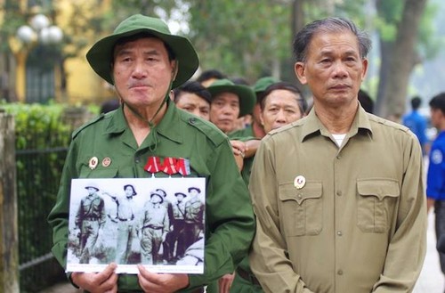 Bevölkerung trauert um General Vo Nguyen Giap - ảnh 1