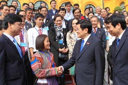 Staatspräsident Sang trifft ausgezeichnete Lehrer - ảnh 1