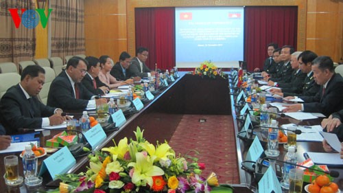 Zusammenarbeit zwischen Regierungsinspekteuren Vietnams und Kambodschas - ảnh 1