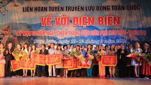 Eröffnung des Festivals der Kulturschaffende Reise in Dien Bien Phu  - ảnh 1