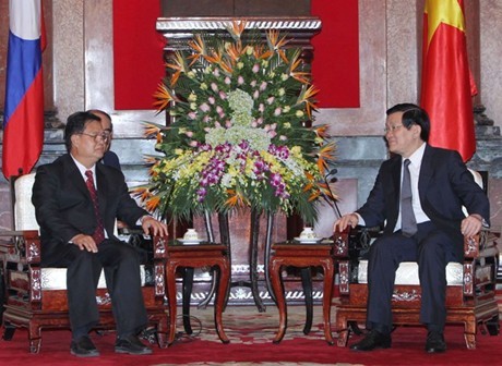 Staatspräsident Sang trifft Laos Vize-Parlamentspräsident Somphan  - ảnh 1