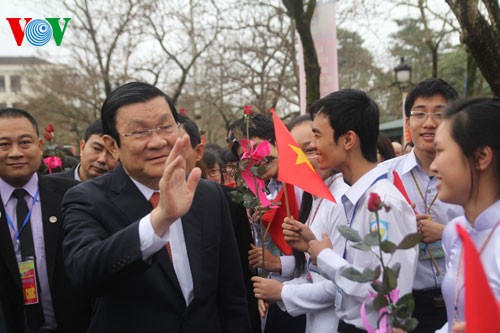 Eliteschule Phan Boi Chau bekommt Titel “Held der Arbeit” - ảnh 1