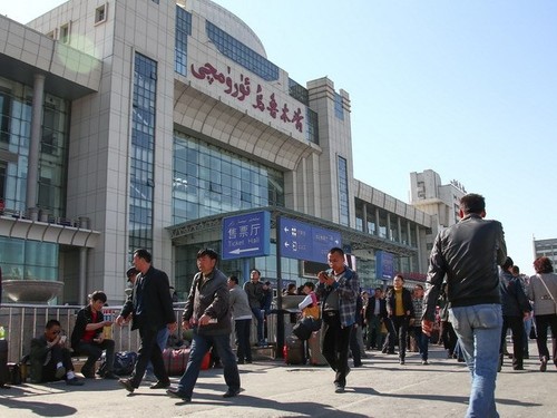 China: Sicherheitsvorkehrungen nach Explosion in Xinjiang verschärft - ảnh 1