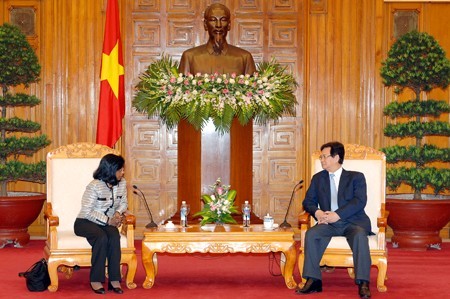 Premierminister Nguyen Tan Dung trifft UN-Untergeneralsekretärin Ameerah Haq - ảnh 1