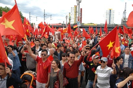 Weitere Proteste von Vietnamesen gegen China in Deutschland und in Tschechien   - ảnh 1