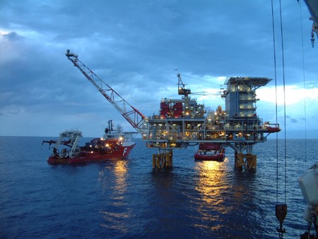 Ausländische Ölpartner verpflichten zur Zusammenarbeit mit Vietnam im Ostmeer - ảnh 1
