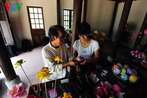 Die Herstellung von Papierblumen im Dorf Thanh Tien  - ảnh 13