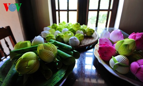 Die Herstellung von Papierblumen im Dorf Thanh Tien  - ảnh 14