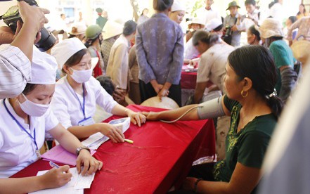 Umsetzung des Projekts “Medizinische Entwicklung auf Inseln Vietnams bis 2020”  - ảnh 1