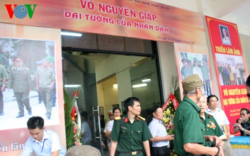 Fotoausstellung “Vo Nguyen Giap – General des Volkes” - ảnh 1