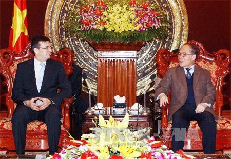 Parlamentspräsident Nguyen Sinh Hung trifft Ungarns Präsident Ader Janos - ảnh 1