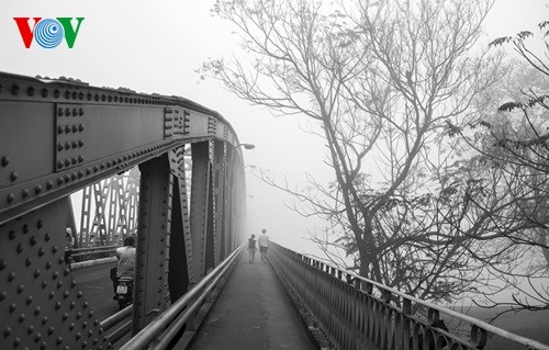 Poetische Schönheit der Stadt Hue im Nebel - ảnh 7