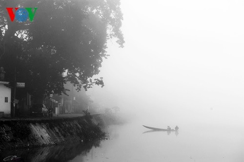 Poetische Schönheit der Stadt Hue im Nebel - ảnh 8