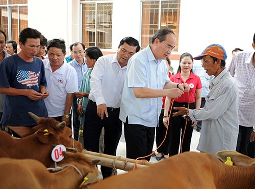 Der Vorsitzende der Vaterländischen Front Vietnams besucht Provinz Tra Vinh - ảnh 1