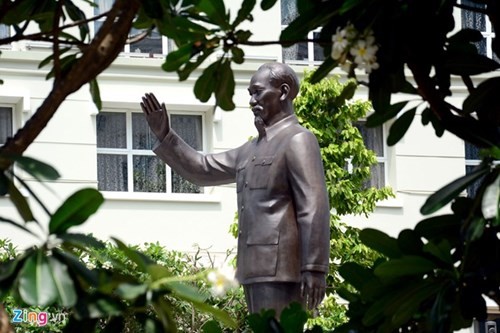 Ho Chi Minh-Statue auf Fußgängerplatz - ảnh 3