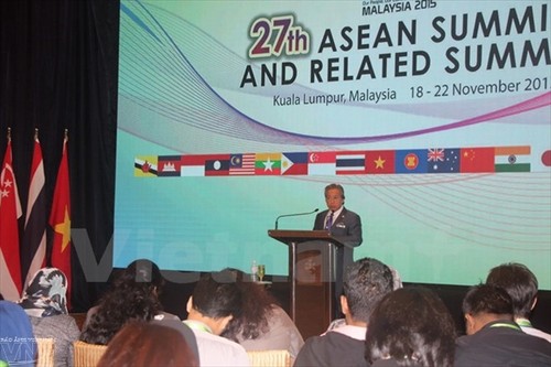 Verabschiedung wichtiger Dokumente auf dem 27. ASEAN-Gipfeltreffen  - ảnh 1