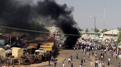 Mindestens 21 Tote bei Bombenanschlag in Nigeria - ảnh 1