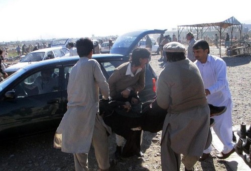Mindestens zwölf Tote bei Bombenanschlag in Pakistan - ảnh 1