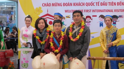 Vietnam empfängt erste ausländische Touristen des neuen Jahres - ảnh 1