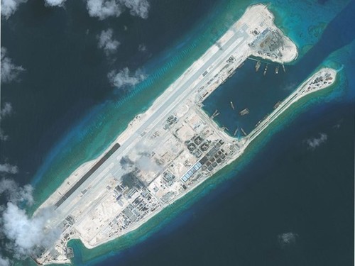 Flugtest Chinas auf illegaler künstlicher Insel verschärft Spannungen in der Region - ảnh 1