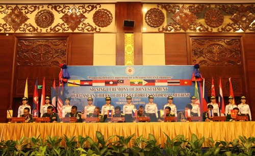 Abschluss des 13. inoffiziellen Treffens der Chefs der ASEAN-Verteidigungskräfte  - ảnh 1