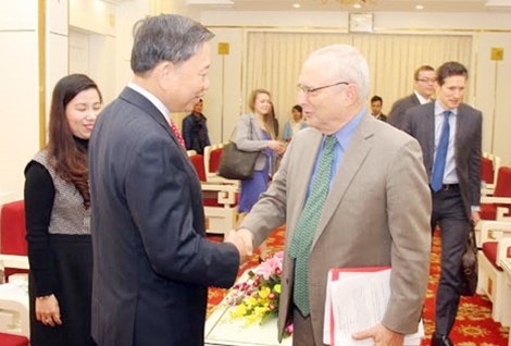 Vize-Polizeiminister To Lam trifft den US-Botschafter für internationale Religionsfreiheit - ảnh 1