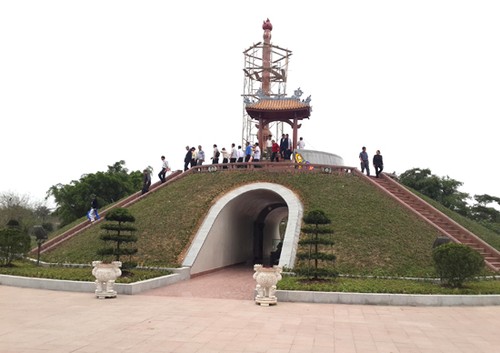In Ausland lebende vietnamesische Jugendliche besuchen alte Zitadelle Quang Tri - ảnh 1