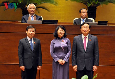 Dang Thi Ngoc Thinh ist zur Vize-Staatspräsidentin wiedergewählt - ảnh 1