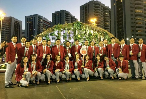 Zeremonie für Hissen der vietnamesischen Flagge bei den Olympischen Spielen 2016 - ảnh 1