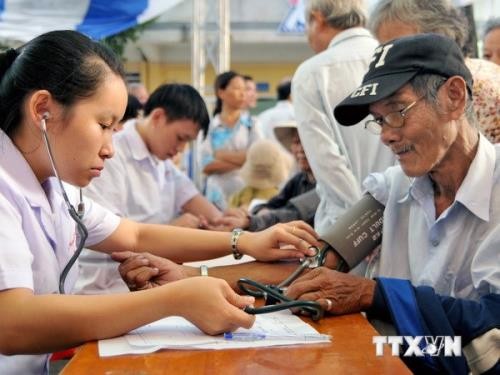 Krankenversicherung für Familie – Hilfe für arme Menschen in Lai Chau - ảnh 1