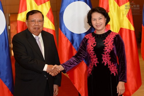 Nguyen Thi Kim Ngan trifft den LRVP-Generalsekretär, Laos Staatspräsidenten  - ảnh 1