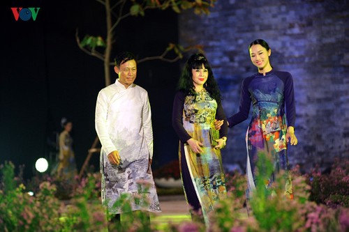Berühmte vietnamesische Schauspieler versammeln sich beim Ao Dai-Festival Hanoi  - ảnh 1