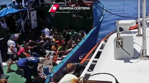 1400 Flüchtlinge im Mittelmeer gerettet - ảnh 1