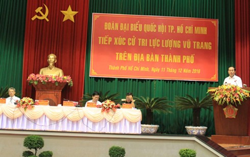Staatspräsident trifft Wähler bewaffneter Streitskräfte von Ho Chi Minh Stadt - ảnh 1