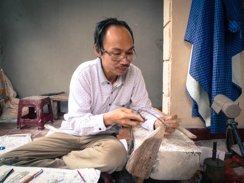 Geheimisvolle Farben von Produkten mit Perlmutt aus dem Dorf Chuon Ngo - ảnh 1