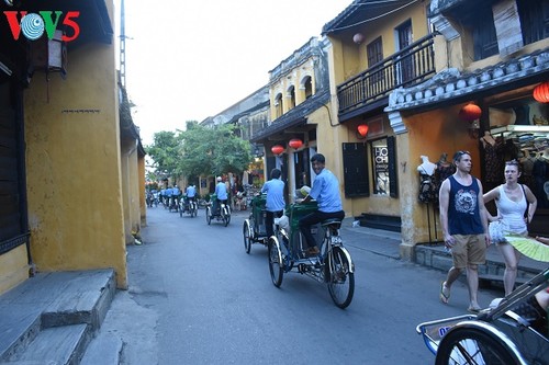 Zahlreiche ausländische Touristen wählen Vietnam als Besuchsziel - ảnh 1