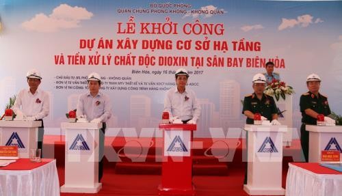 Spatenstich für den Bau der Infrastruktur für Dioxinentseuchung am Flughafen Bien Hoa - ảnh 1