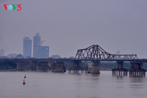 Long Bien-Brücke begleitet die Hauptstadt Hanoi - ảnh 10