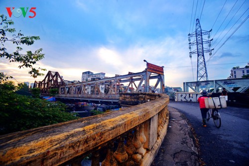 Long Bien-Brücke begleitet die Hauptstadt Hanoi - ảnh 1