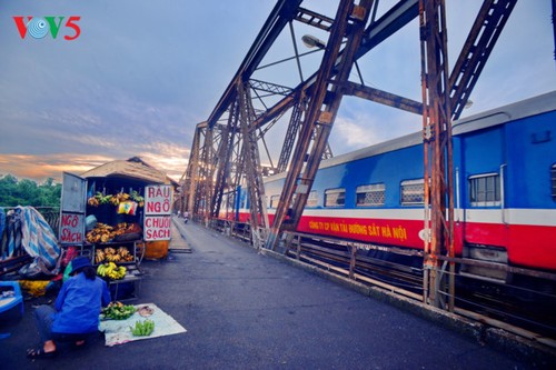 Long Bien-Brücke begleitet die Hauptstadt Hanoi - ảnh 4