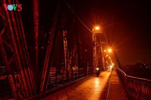 Long Bien-Brücke begleitet die Hauptstadt Hanoi - ảnh 8