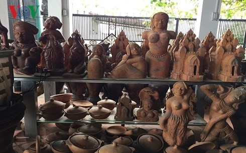Keramikdorf Bau Truc in Ninh Thuan lockt zahlreiche Touristen an	 - ảnh 1