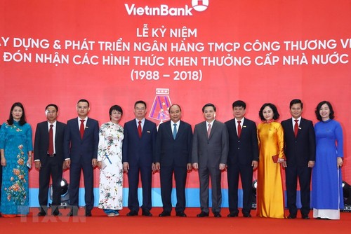 Prierminister Nguyen Xuan Phuc nimmt an Feier zum 30. Jahrestag der Vietinbank teil - ảnh 1