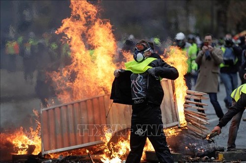 Frankreich warnt vor neuen Demonstrationen in Paris am Wochenende - ảnh 1